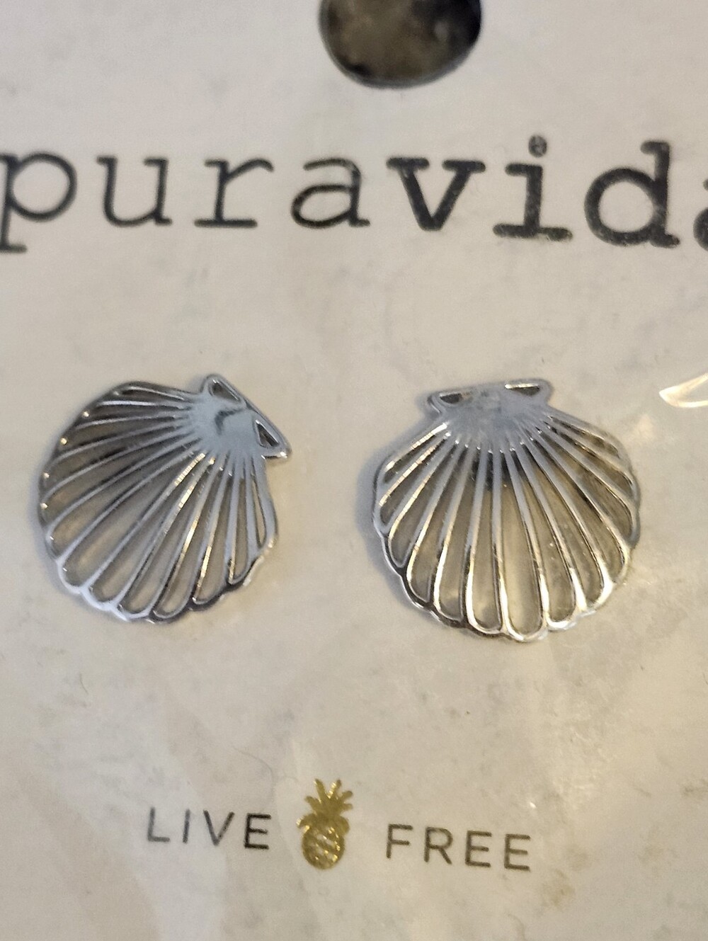 NWT PURA VIDA Silvertone Seashell Stud Earrings